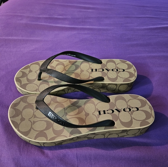 Coach Flip-flops - Picture 1 of 10